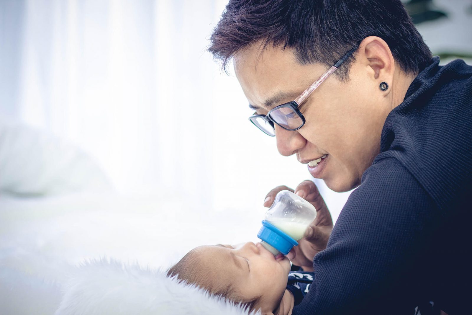 Read more about the article Should Dads do Night Feeds?